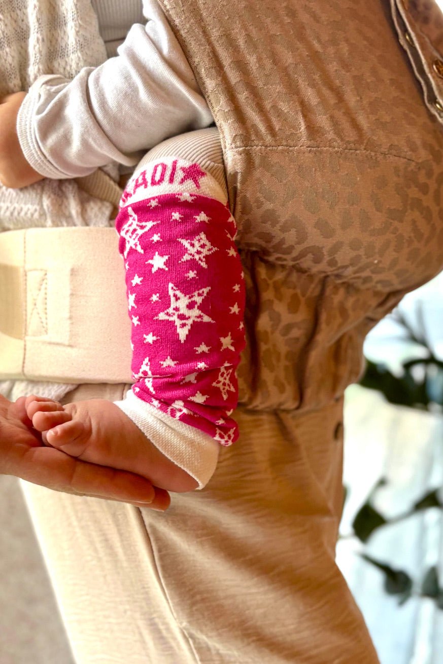 Tragestulpen Leo Stars Strawberry - KOKADI