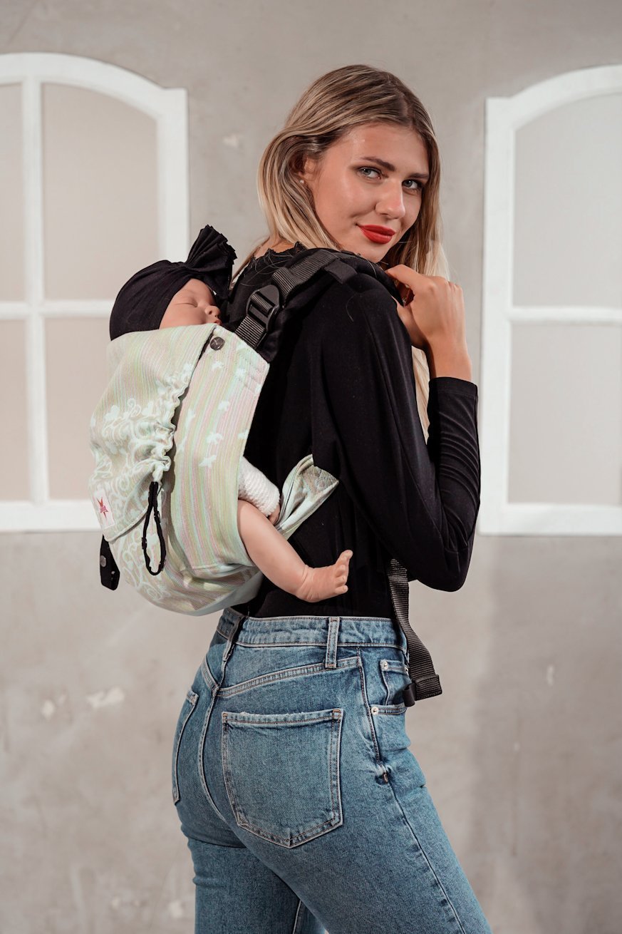 Porte-Bébé Onbu Marlène au pays des merveilles - KOKADI